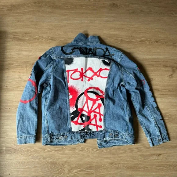 Hudson’s Bay X Levi’s Team Canada Tokyo Paralympics 2020 Graffiti Denim Jacket - Picture 2 of 2